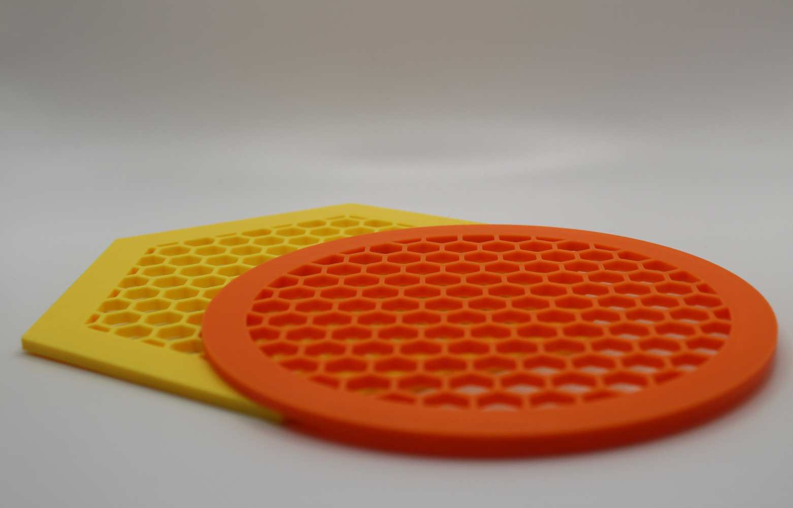 Water float water feeder for Bees and insects Round or Hexagon - Bee Safe