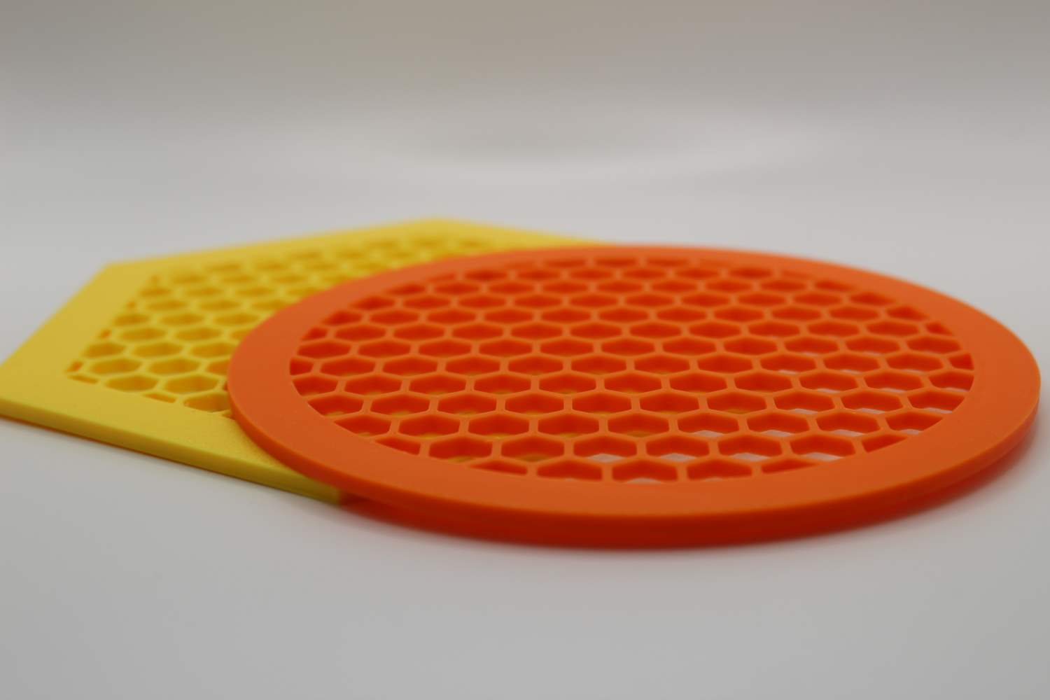 Water float water feeder for Bees and insects Round or Hexagon - Bee Safe